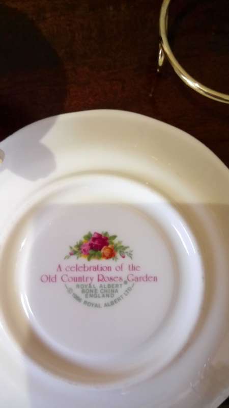 ROYAL ALBERT - CELEBRATION OF OLD COUNTRY ROSES