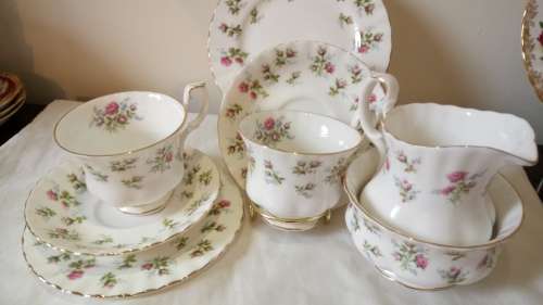ROYAL ALBERT - WINSOME