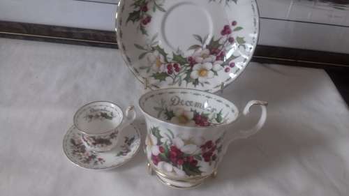 ROYAL ALBERT FLOWERS OF THE MONTH