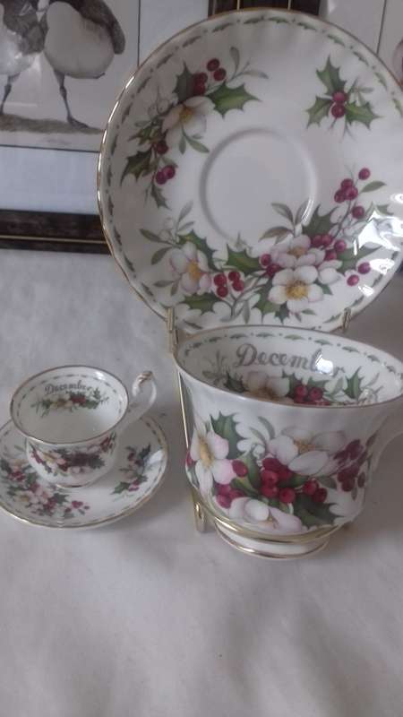 ROYAL ALBERT FLOWERS OF THE MONTH