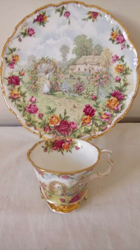 ROYAL ALBERT CELEBRATION OF OLD COUNTRY ROSE