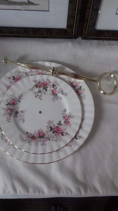 ROYAL ALBERT ASSSORTED CAKE PLATES