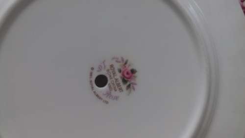 ROYAL ALBERT ASSSORTED CAKE PLATES