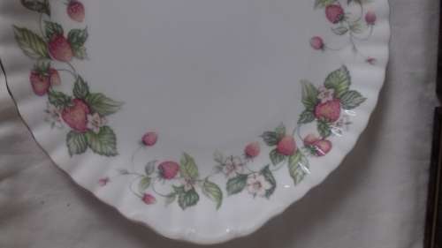 ROYAL ALBERT ASSSORTED CAKE PLATES