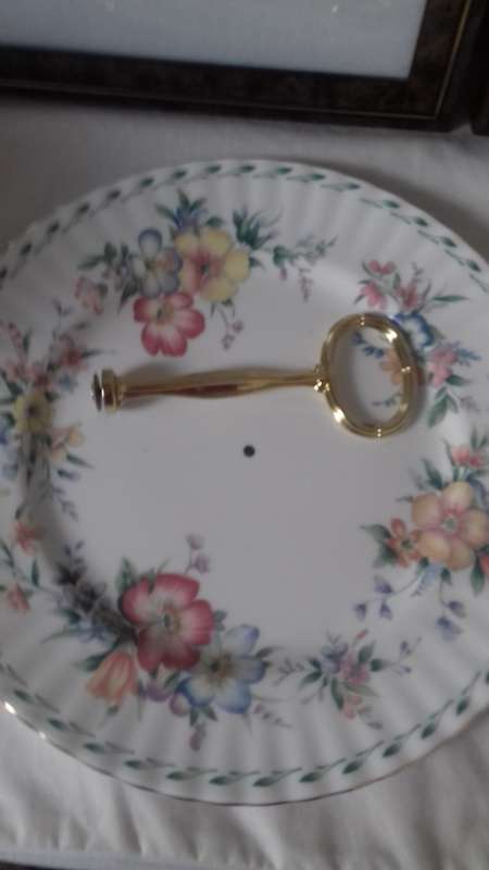 ROYAL ALBERT ASSSORTED CAKE PLATES