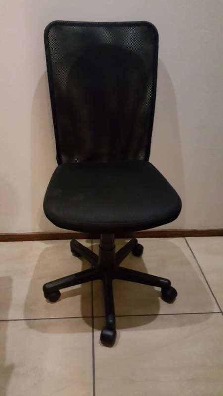 DESK CHAIR BLACK ADJUSTABLE IN EXCELLENT CONDITION SECONDHAND