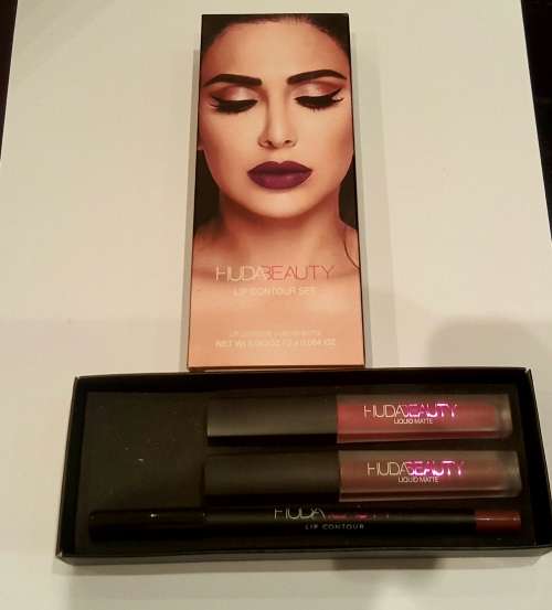 HUDA BEAUTY LIP CONTOUR SET