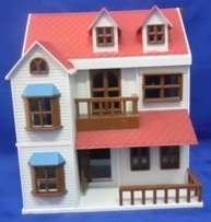Plastic Front House - Doll House (+- 21x19x15cm)