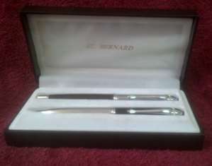 St Bernard Ballpoint Pen and Roller Pen Set