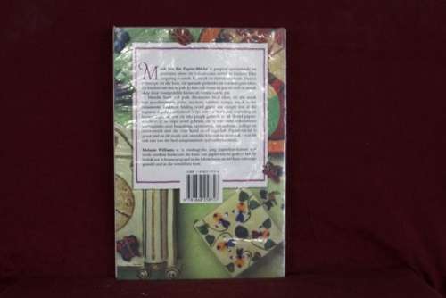 Book - Papier - Mache / Melanie Williams