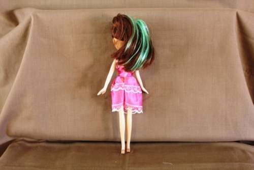 Doll' s -Bratz / look a Like Doll / +- 24 cm / Brown Hair / pink dress