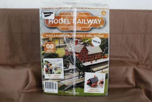 Train   - Build Your Own Model Railway Village And Track set no 31