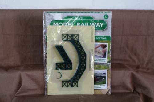 Train   - Build Your Own Model Railway Village And Track set no 32