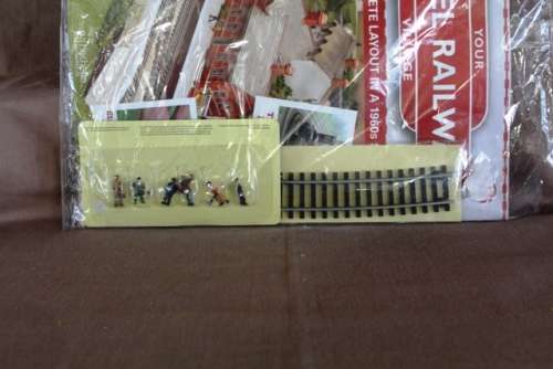 Train   - Build Your Own Model Railway Village And Track set no 33