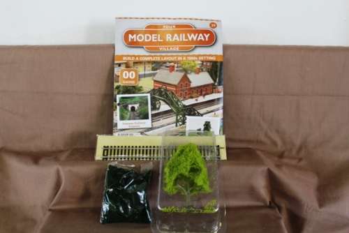 Train   - Build Your Own Model Railway Village And Track set no 39
