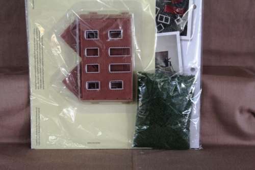 Train   - Build Your Own Model Railway Village And Track set no 40