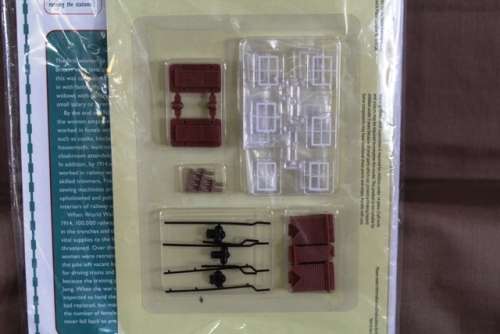 Train   - Build Your Own Model Railway Village And Track set no 43