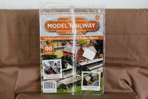 Train   - Build Your Own Model Railway Village And Track set no 45