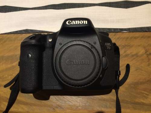 Canon EOS 7D 18MP PROFESSIONAL Digital SLR Camera (BODY)