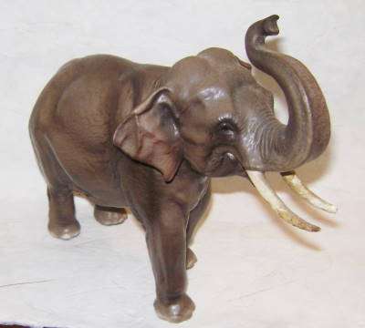 Large African Eliphant with Tusks