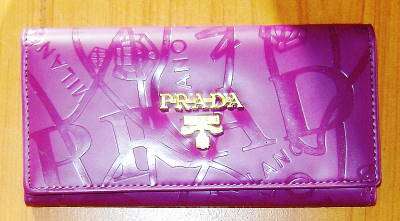 Brand New - Stunning Ladies PRADA Purse with Chain