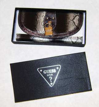 Brand New - Stunning Ladies GUESS Purse ( Black )