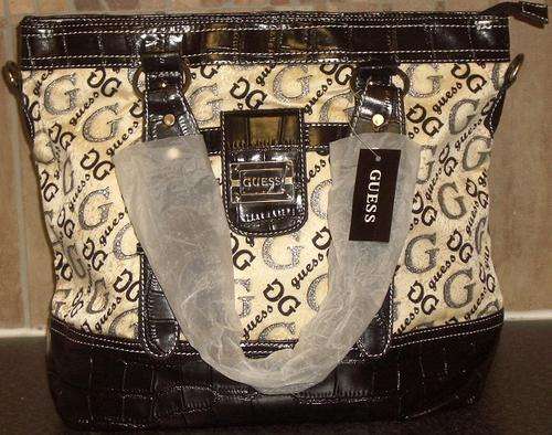 STUNNING GUESS HANDBAG/OVERNIGHT BAG WORTH EVERY SENT!!!!