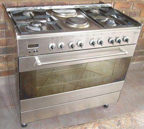 EXTRA HOT BARGAIN!!!!!  ELBA COOKSHOW 96 EX737 GAS STOVE IN VERY GOOD CONDITION!!!!