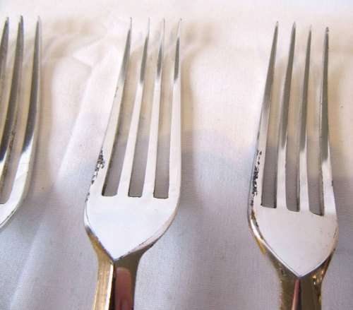 Rather lovely Antique/VTG boxed set Mother of Pearl SP fruit cutlery set, good condition.
