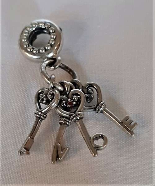 WOW!!Desirable and appealing, Authentic 925s Sterling Pandora Dangle Charm~LOVE Keys see markings