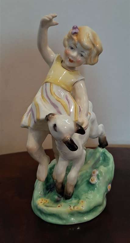 Royal Worcester Figure April by Frieda Doughty Model #3416 No damages or repairs!