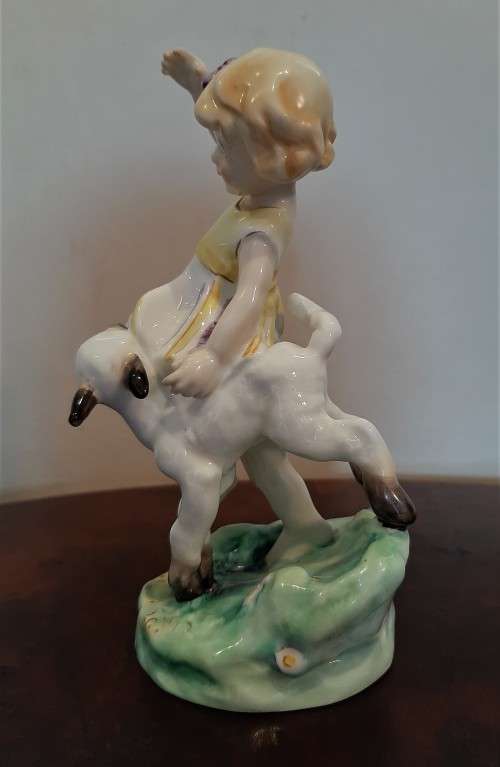Royal Worcester Figure April by Frieda Doughty Model #3416 No damages or repairs!