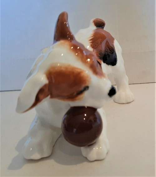 Delightful Royal Doulton puppy playing with a ball in its mouth, practically mint, no damages!