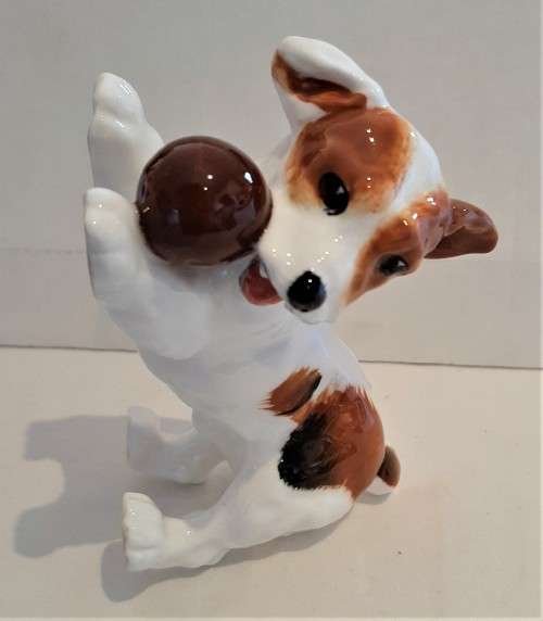 Delightful Royal Doulton puppy playing with a ball in its mouth, practically mint, no damages!