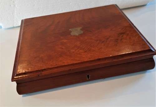 Solid Figured Mahogany Box containing 23 piexes of bone style SP fruit cutlery VGC