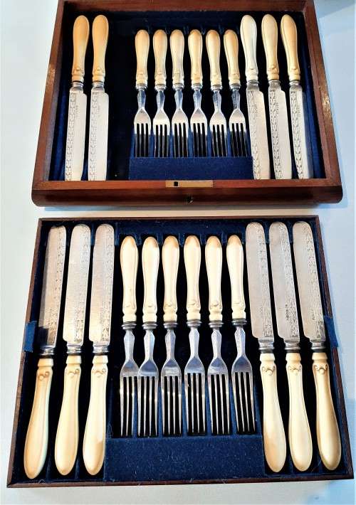 Solid Figured Mahogany Box containing 23 piexes of bone style SP fruit cutlery VGC