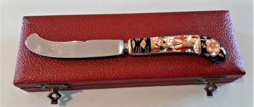 Royal Crown Derby Imari pattern porcelain handle cheese knife boxed, excellent unused condition.