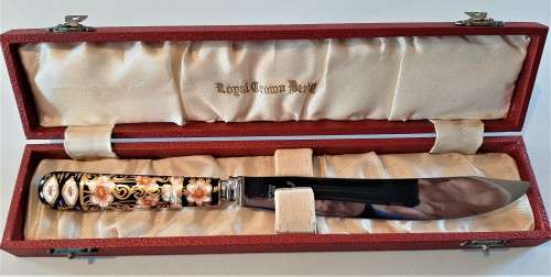 Royal Crown Derby Imari pattern porcelain handle Bread knife boxed, excellent unused condition.