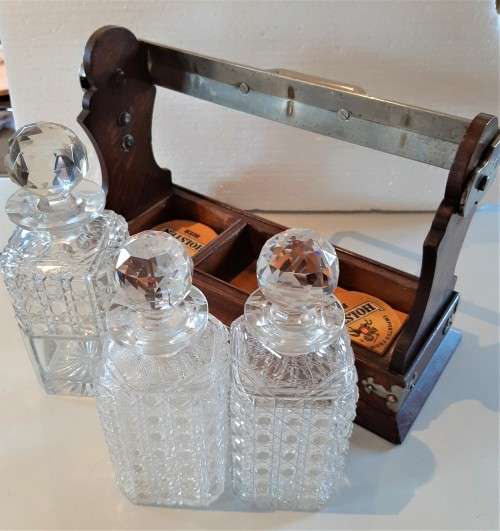 Awesome Mappin and Webb Antique Oak 3 bottle Tantalus with locking mechanism and original key