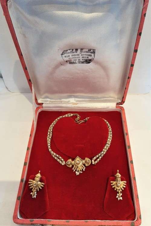 Really Stunning Asian Style seed pearl and gold tone necklace with matching earrings + original Box