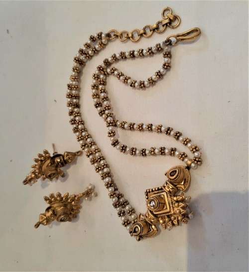 Really Stunning Asian Style seed pearl and gold tone necklace with matching earrings + original Box