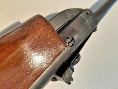 Nice Air Rifle in excellent damage free working condition, comes with Camo pouch with handle