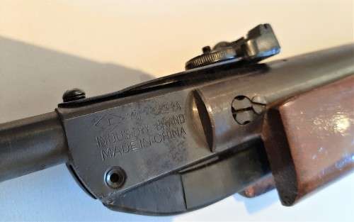Nice Air Rifle in excellent damage free working condition, comes with Camo pouch with handle