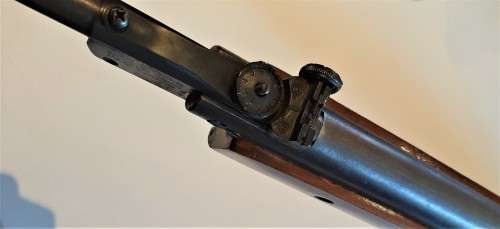 Nice Air Rifle in excellent damage free working condition, comes with Camo pouch with handle