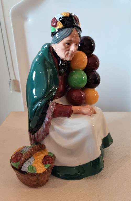 Perfect condition popular vintage Royal Doulton Balloon Seller Figurine HN1315
