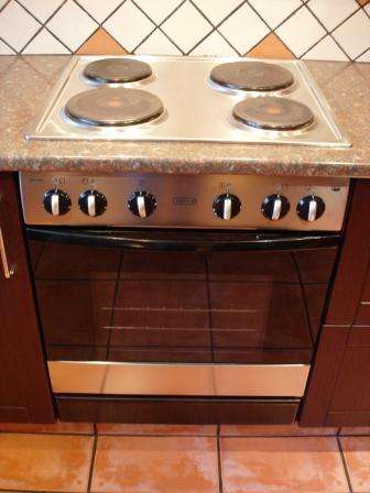 DEFY HOB & UNDERCOUNTER OVEN COMBO * Collection Only *