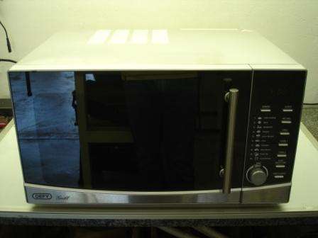 * DEFY MICROWAVE * COMPLETE WITH OWNER`S MANUAL* LIKE NEW *