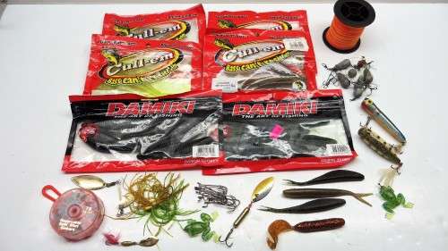 FISHING EQUIPMENT BARGAIN! * BID FROM R1.00 FOR THE LOT *