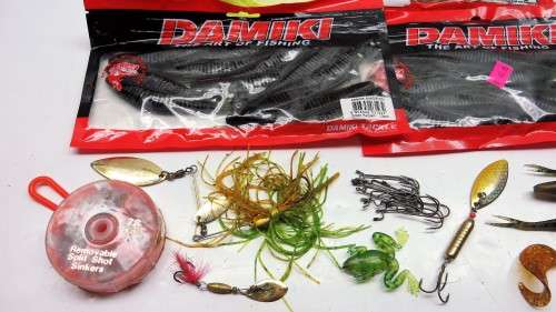 FISHING EQUIPMENT BARGAIN! * BID FROM R1.00 FOR THE LOT *
