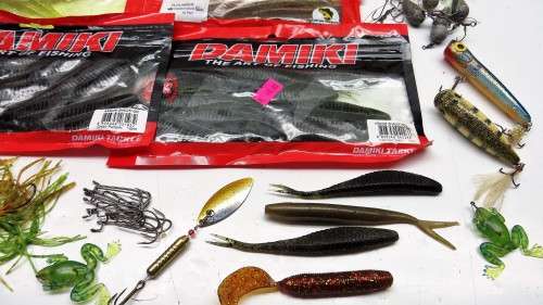 FISHING EQUIPMENT BARGAIN! * BID FROM R1.00 FOR THE LOT *